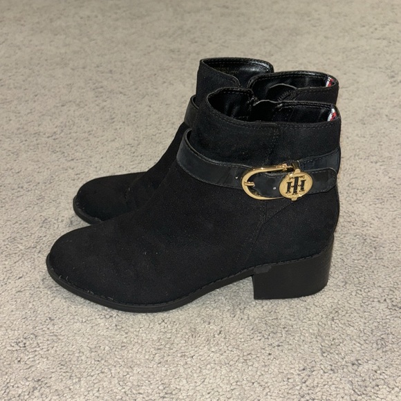 Women's Tommy Hilfiger low cut riding boot with Hold buckle and zipper - Picture 3 of 5